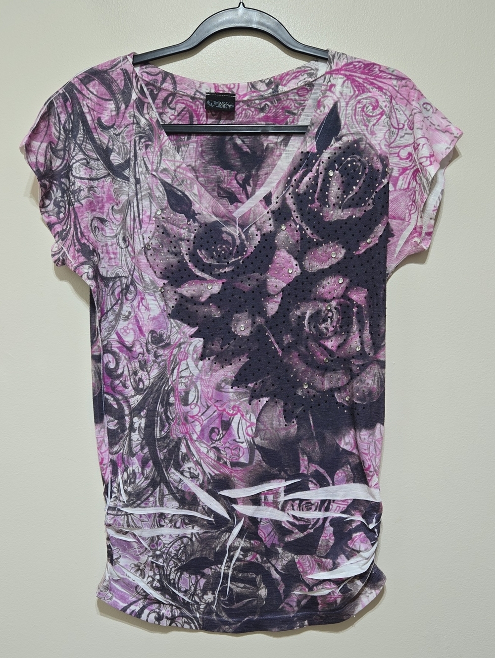 Daytrip Vintage Women's Floral Rhinestones V-Neck Short Sleeve Top